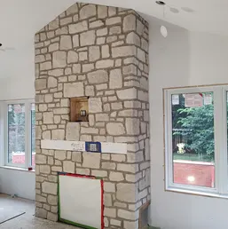 Light Stone Fireplace Wall in a Great Room, photo 3